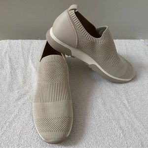Life Stride Hailey Slip on fashion sneaker - never worn/still in box